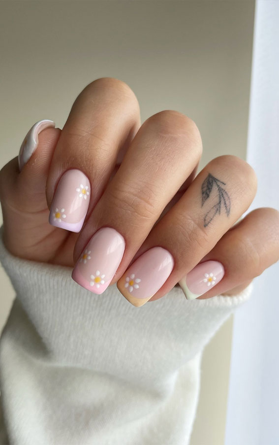 35 Trendsetting Nail Designs for the Season : Daisy Pastel Tip Nails