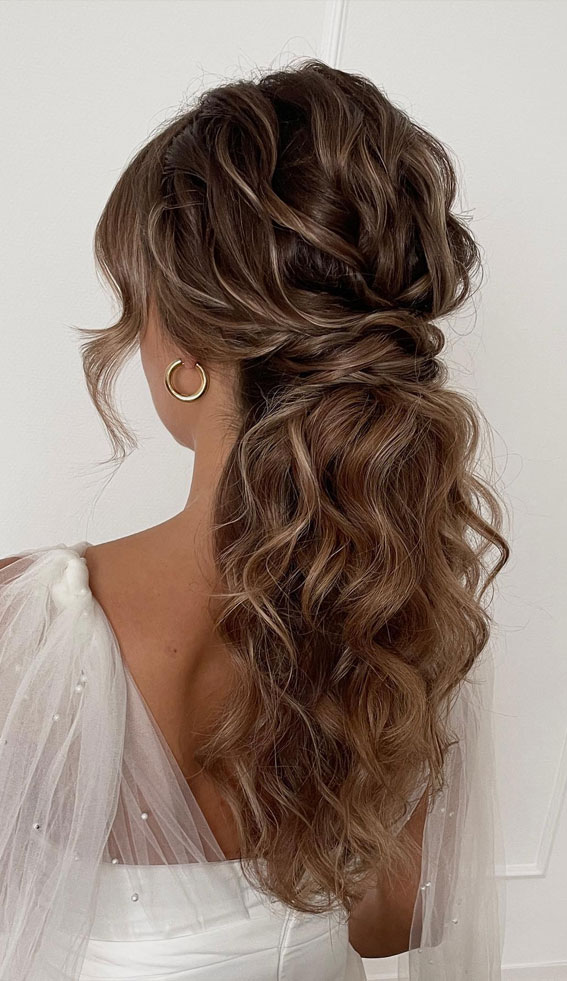 textured ponytail, ponytail bridal style, ponytail hairstyle, voluminous bridal ponytail, chic ponytail