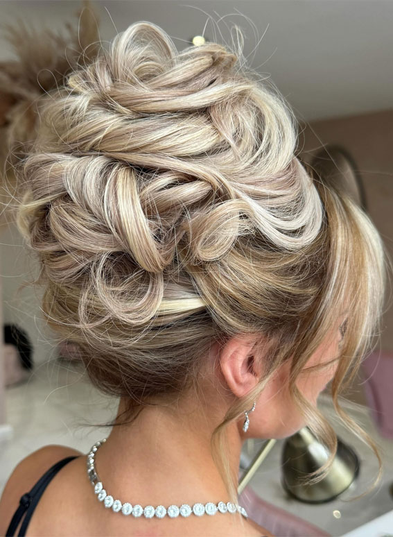 35 Creative Hairdos for Every Occasion : Messy French Twist Vibes
