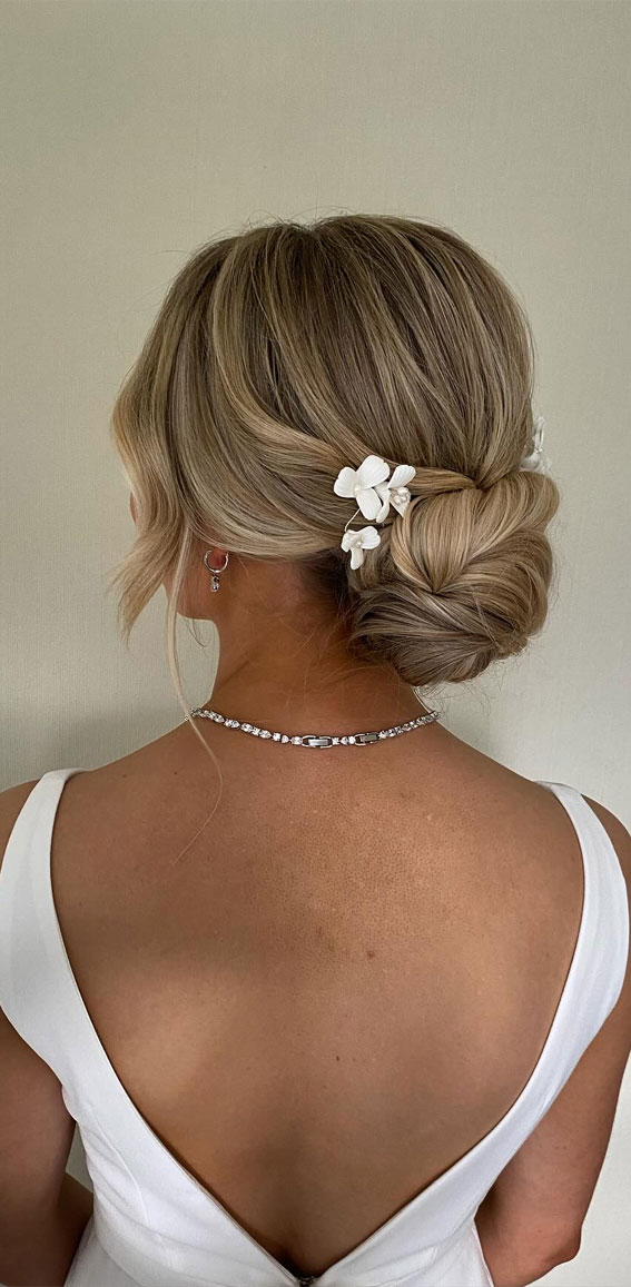 35 Creative Hairdos for Every Occasion : Timeless Romance