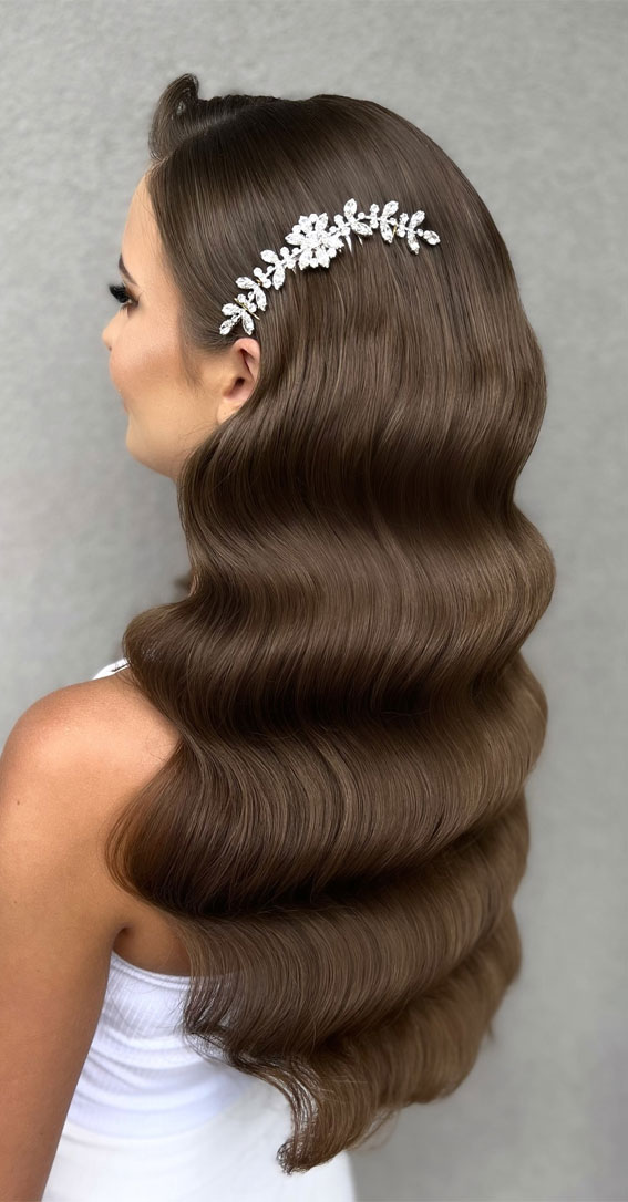 35 Creative Hairdos for Every Occasion : Timeless Brunette Glam