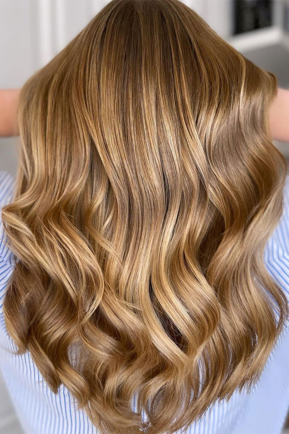 50 Examples of Blonde and Brown Hair to Help You Decide : Caramel Glaze Waves