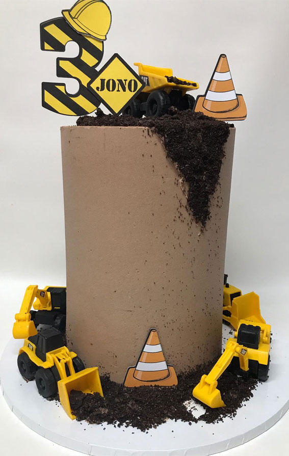 20 Digger-Themed Birthday Cake Ideas : Chocolate Construction Delight 