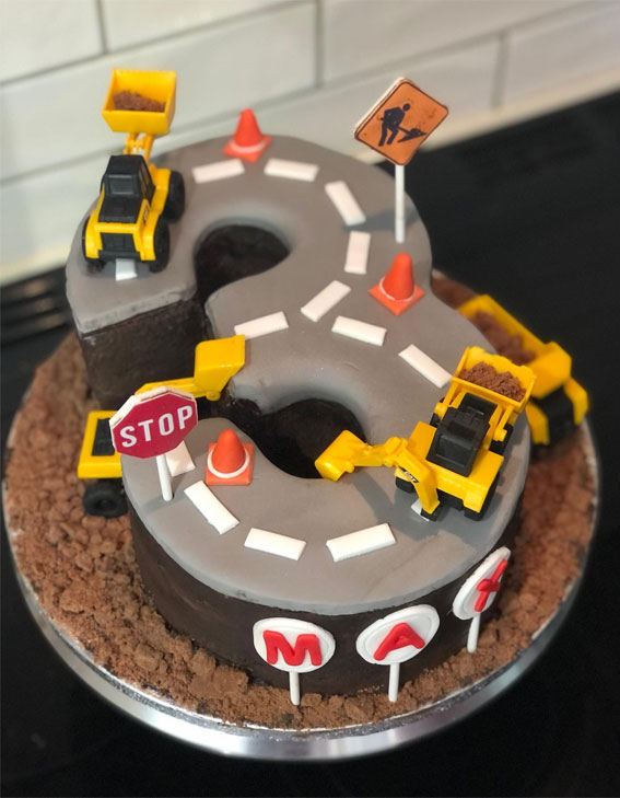 20 Digger-Themed Birthday Cake Ideas : Road-Building Theme Cake