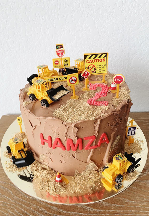 20 Digger-Themed Birthday Cake Ideas : Busy Construction Chocolate Cake