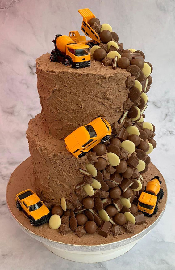 20 Digger-Themed Birthday Cake Ideas : Button Chocolate Cake
