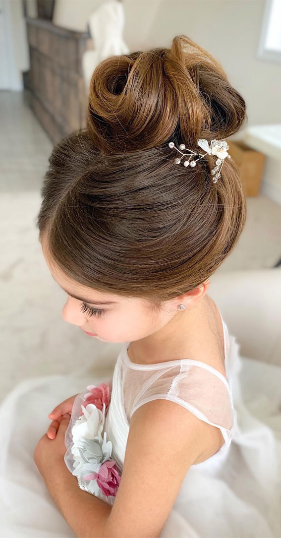  bun flower girl hairstyle, updo with baby's breath, simple half up flower girl hairstyles, half up half up flower girl hairstyles, flower girl hairstyles, flower girl hairstyles for weddings, Flower girl hairstyles for long hair, flower girl hairstyles for black hair, flower girl hairstyles for short hair, flower girls updos, flower girl hairstyles braids, Simple flower girl hairstyles