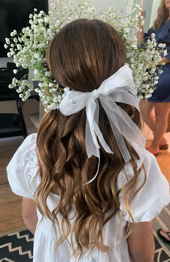 28 Enchanting Flower Girl Hairstyles : Effortless Soft Waves with Baby’s Breath