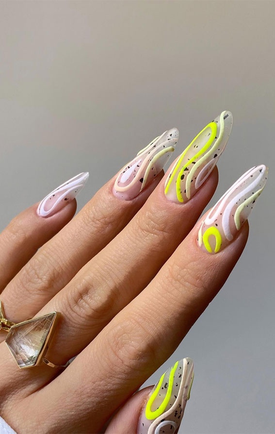 35 Creative Nail Art Inspirations to Transform Your Tips : Sunshine Speckle