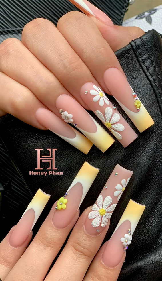 35 Creative Nail Art Inspirations to Transform Your Tips : Ombre Yellow Acrylic Nails with Daisies