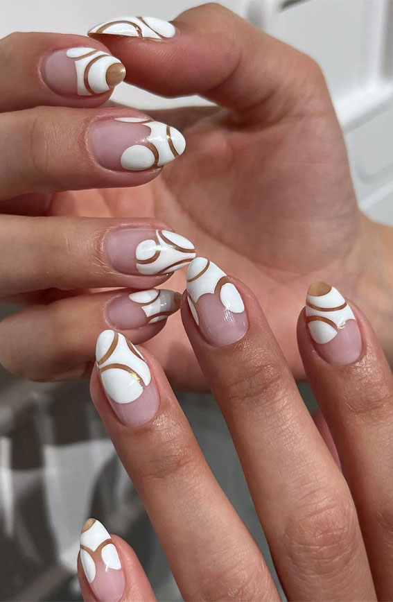 35 Creative Nail Art Inspirations to Transform Your Tips : Golden Geometry