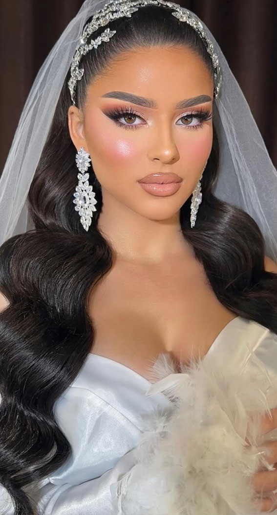 32 Bridal Makeup Ideas for a Radiant Look : Timeless Bridal Look with Hair Down