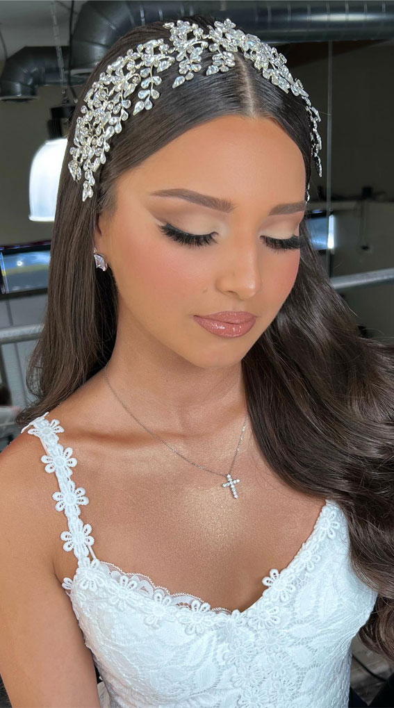 32 Bridal Makeup Ideas for a Radiant Look : Effortlessly Chic Bridal Look