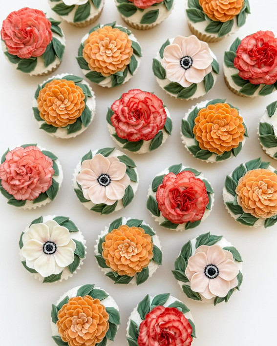 40 Cute Cupcake Ideas For Every Party : Elegant Floral Buttercream Cupcakes