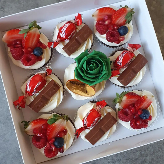 40 Cute Cupcake Ideas For Every Party : Umrah Mubarak Chocolate cupcakes