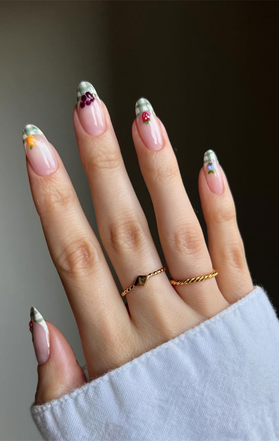30 Styles of Mix ‘n’ Match Nail Inspirations : Green Gingham & Fruity Nails