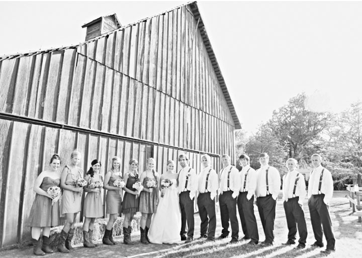 barn wedding,wedding party
