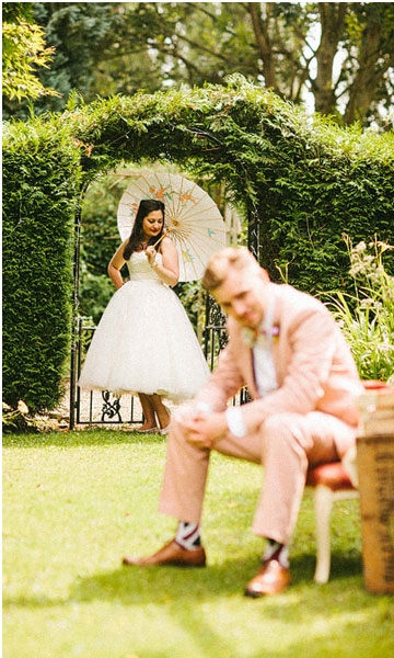 bride and groom wedding photo ideas,garden retro wedding ideas