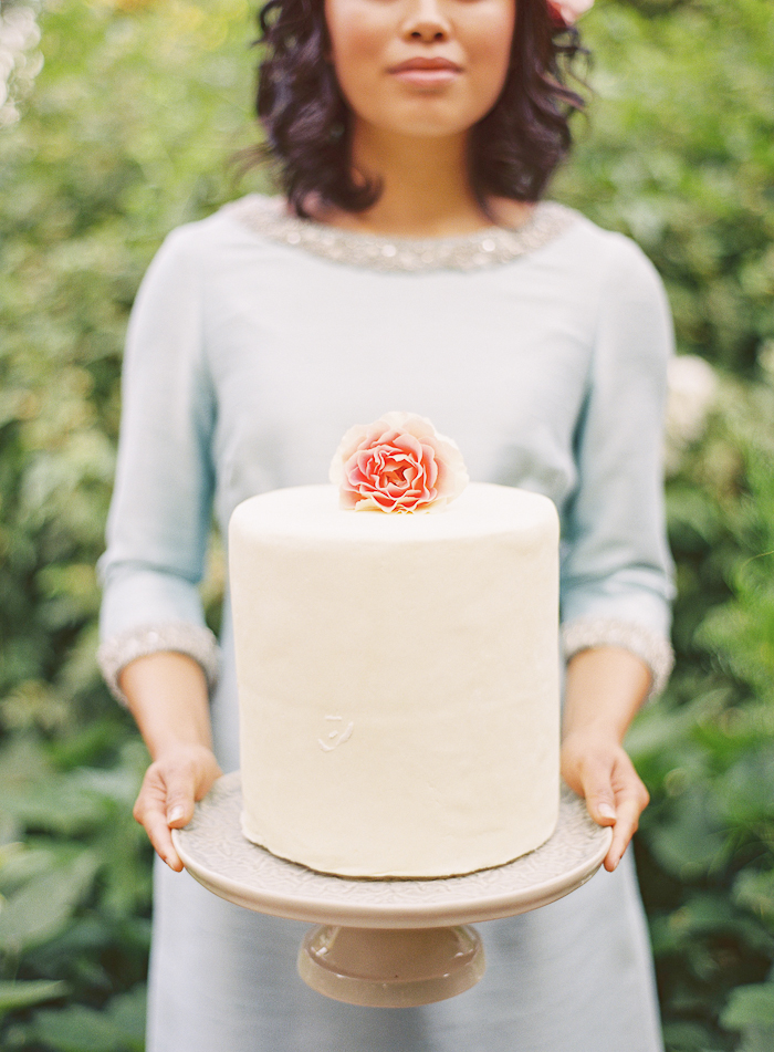 wedding cake,white wedding cake