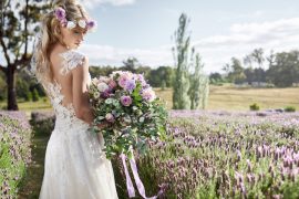 Choosing flowers for wedding bouquet and wedding flower arrangements