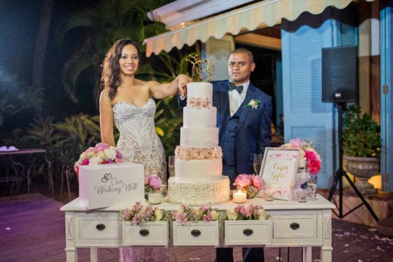 Five tier wedding cake on white wedding cake table | glamorous Mauritius wedding | itakeyou.co.uk #weddingcake #cakes #destinationwedding