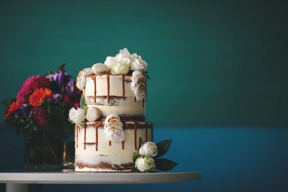 Wedding cake - Vibrant Rooftop Wedding | itakeyou.co.uk #wedding #vibrantwedding #rooftopwedding