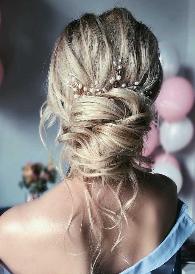 Gorgeous Wedding Hairstyles For the Elegant Bride | bridal updo hairstyles #weddinghair #weddingupdo #weddinghairstyle #weddinginspiration #bridalupdo