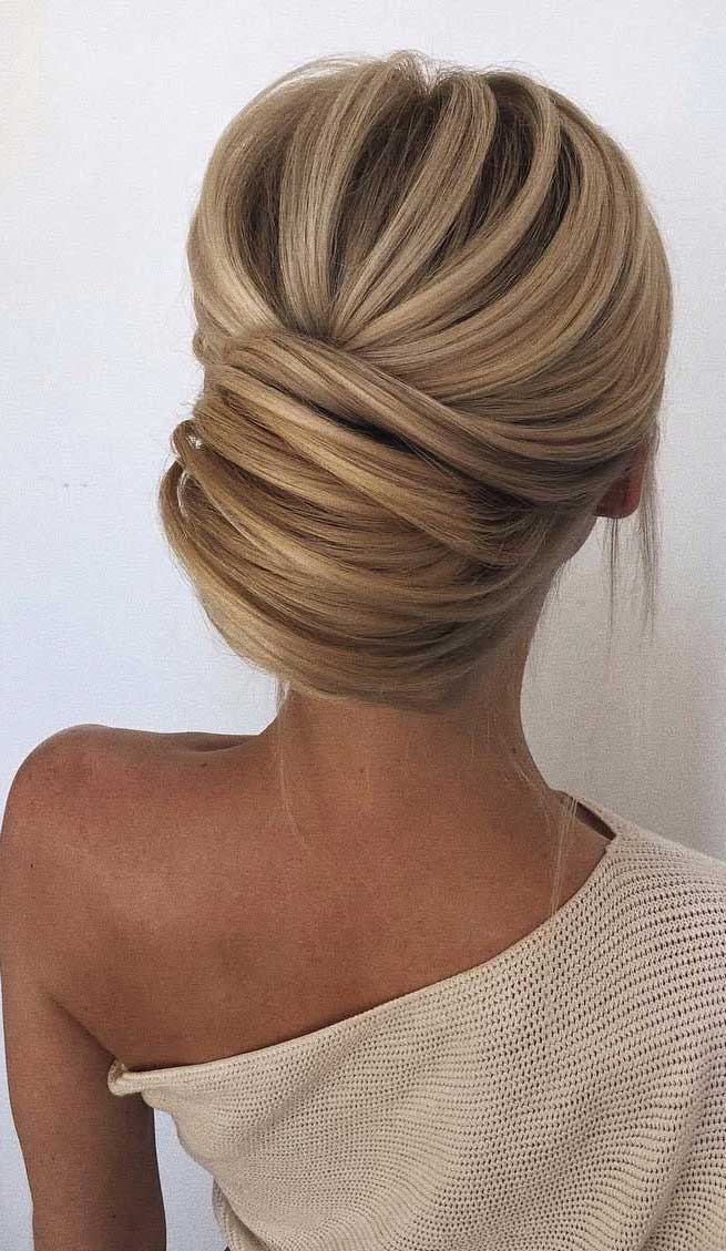 Fabulous chignon hairstyle - wedding updo #hairstyle #hair #updo #weddinghairstyles #weddinghair #weddingupdo #weddinghairstyle #weddinginspiration #bridalupdo