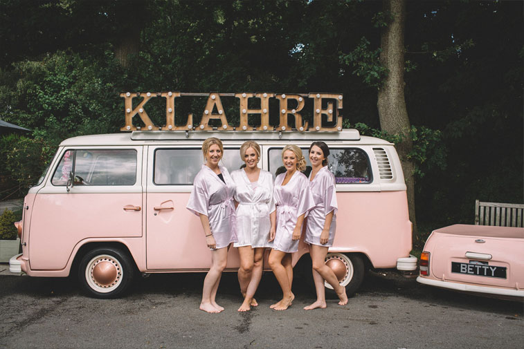 Pink camper van wedding photo booth #weddingideas #funwedding #campervanwedding