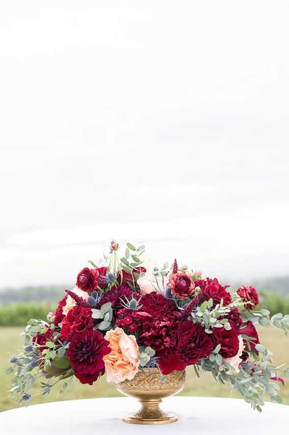 Red wedding floral arrangement #centerpieces #autumnwedding #elegant