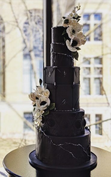 35 Breathtaking black wedding cakes for eternal couple I Take You ...