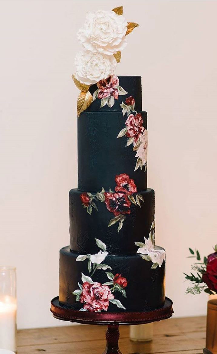 35 Breathtaking black wedding cakes for eternal couple #moodyweddingcake #blackweddingcake #wedding #weddingcake