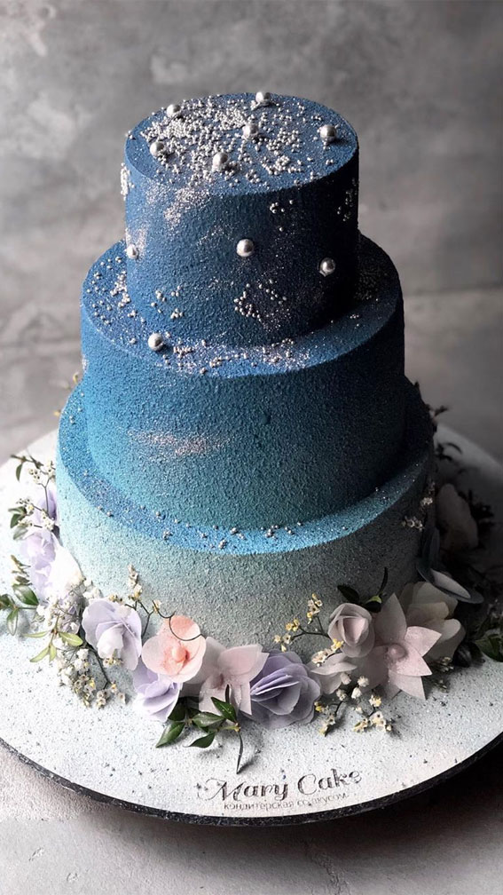 blue wedding cake , winter wedding cake