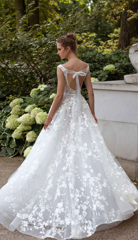 sleeveless lace ball gown , wedding dress, wedding , bridal gown, bridal dress, wedding dresses #wedding