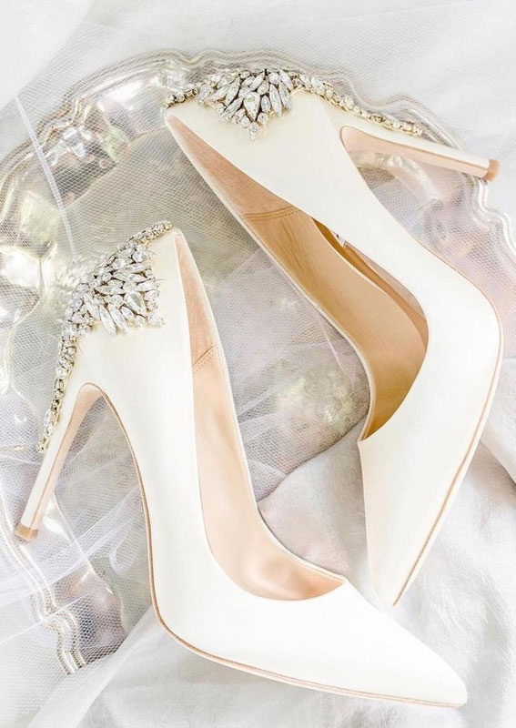 badgley mischka heels, wedding shoes, wedding shoes low heel, wedding shoes block heel,  bridal heels, pump bridal shoes, pump wedge shoes, pump wedding shoes, best wedding shoes 2020, louboutin wedding shoes, kurt geirger wedding shoes 