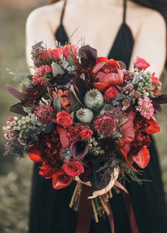 fall wedding bouquet, autumn wedding bouquet, red bouquet, vibrant bouquet
