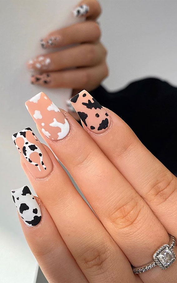 nail trends 2020, different color nails on each hand, leopard nails, nail designs, nail art, animal print nails , nail designs 2020, leopard print nails, leopard print nails 2020, leopard nails design, cheetah nails, animal print nails 2020