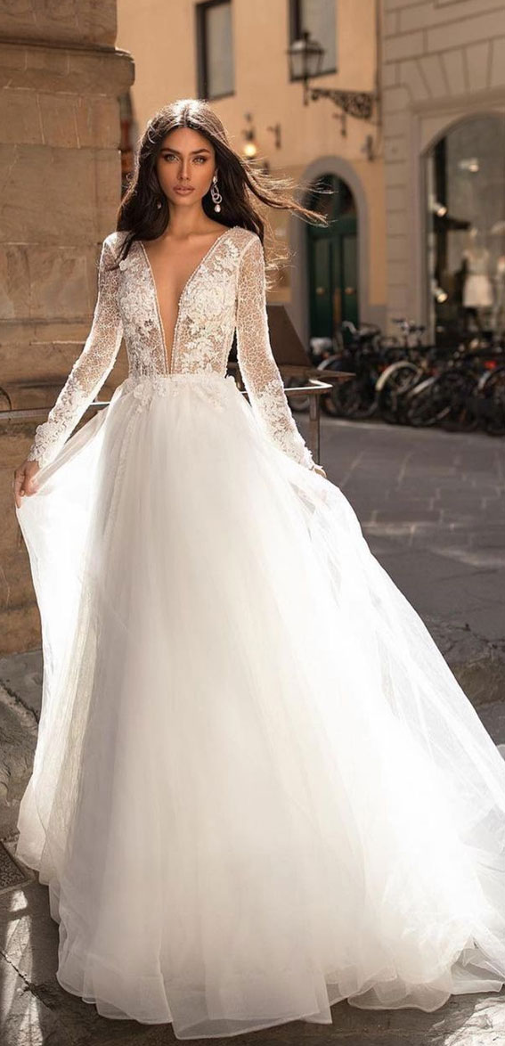 long sleeve wedding dress, chic wedding dress, simple wedding dress, elegant wedding dress, long sleeve wedding dress #wedding #weddingdresses chic wedding dresses , elegant wedding dresses