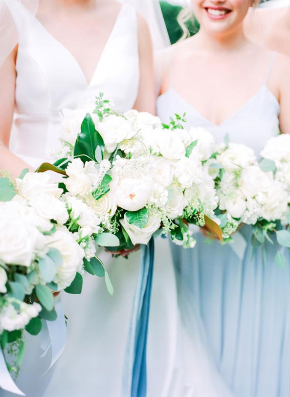 white and blue wedding bouquet, blue bridal bouquet