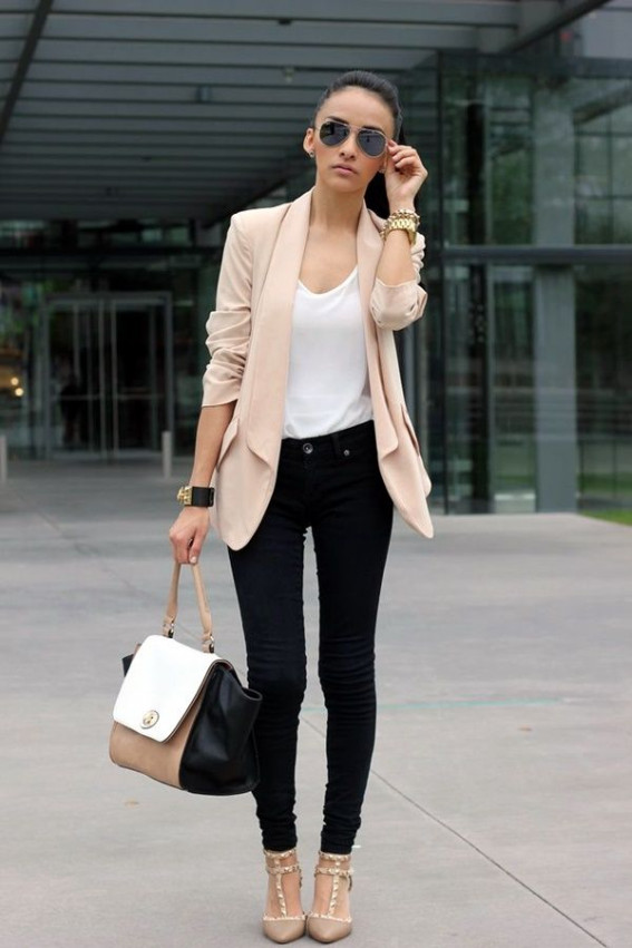 spring outfit, spring fashion, spring wardrobe ideas, blazer how to wear, what to wear with a blazer female, casual blazer outfits female, blazer styles for ladies, what to wear under a blazer female, how to wear blazers nike, how to wear a blazer with jeans, how to dress down a blazer, blazer outfits, blazer jacket
