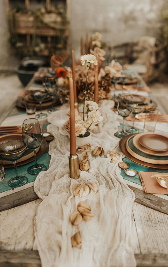 earth tone wedding table, wedding table decorations, wedding centerpieces, teal and terracotta wedding table #wedding #weddingtable