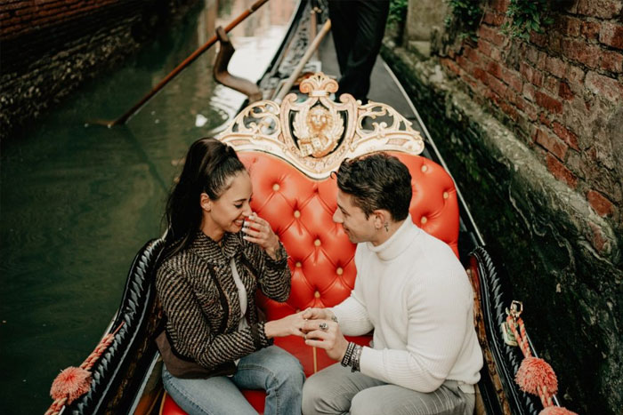 proposal in venice photoshoot, proposal photo ideas, venice proposal ideas, wedding proposal, surprise engagement in venice , proposal in venice