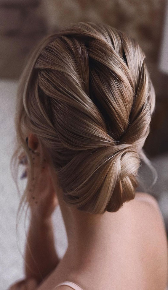 updo hairstyles for medium length, wedding hair, updo bridal hair, wedding hairstyles 2021, bridal hairstyles 2021, medium length updo hairstyles