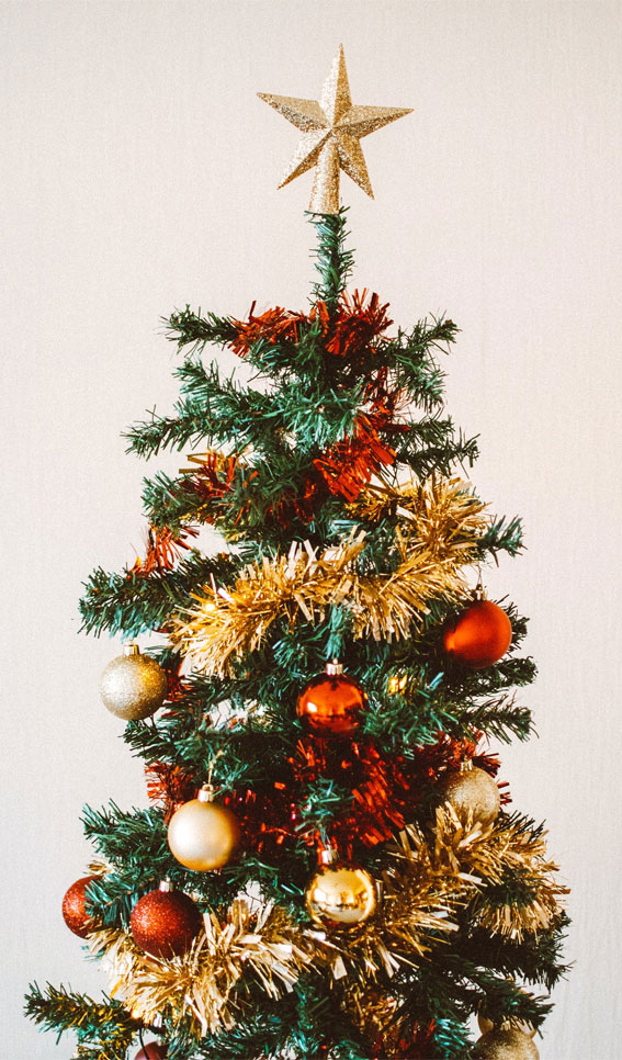 Festive Aesthetic Wallpapers For Phone : Colourful Christmas Tree