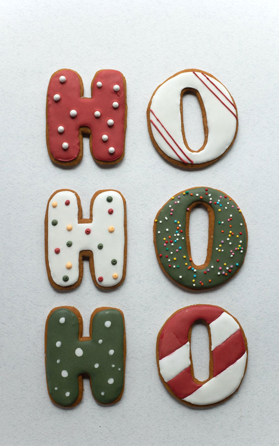 Festive Aesthetic Wallpapers For Phone : Green, Red and White Gingerbread Cookies