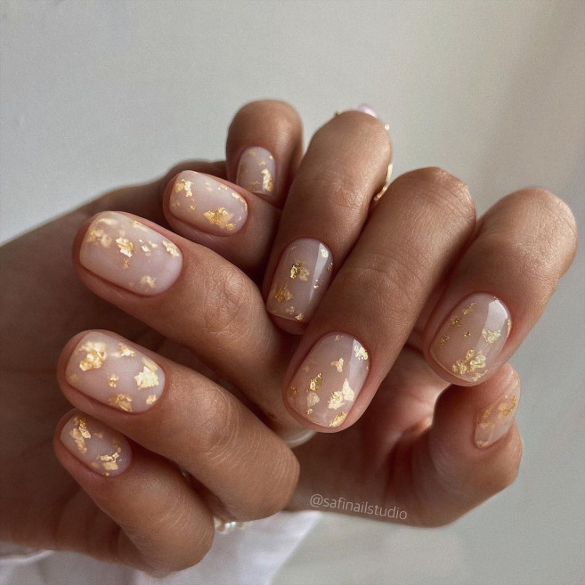 natural nails with gold foil, short nail art designs 2022, short nude nails with gold foil, spring nude nails