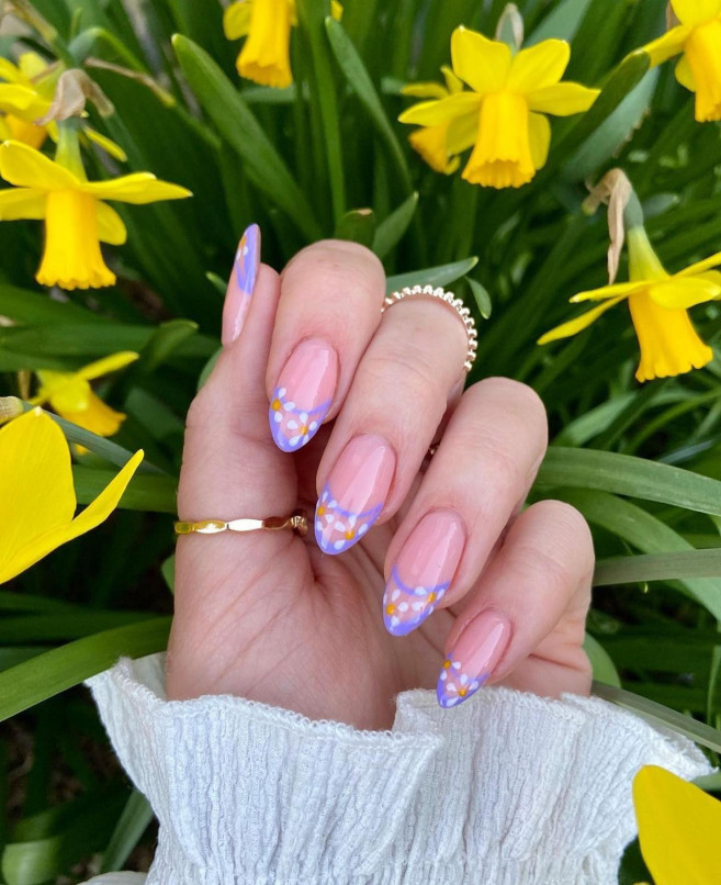 30 Cute Ways To Wear Pastel Nails :  Daisy and Lavender French Outline Tip Nails