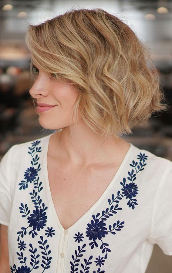 30 Best Hair Colour Ideas for Bob Cut : Blonde lived-in lights on texture bob