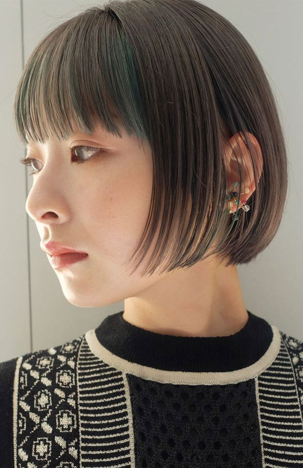 green fringe bob haircut, colored Bob ideas, bob with color on dark skin, short bob hair color ideas, short bob with highlights, ombre bob, best hair color for bob cut, hair color for bob cut 2022, bob haircuts with two colors