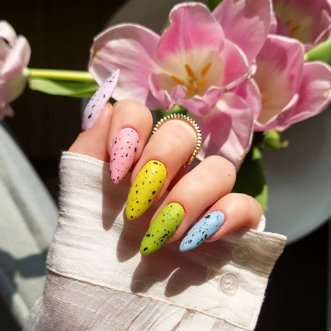 30 Cute Easter Nail Designs 2022 : Pastel Speckled Egg Nails